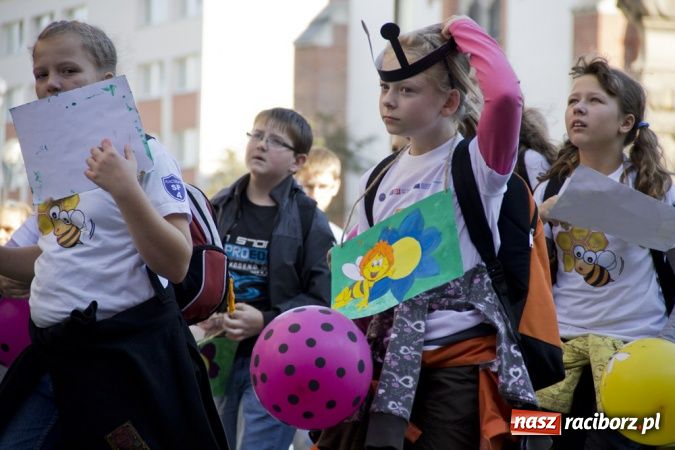 Zdjęcie w galerii na portalu naszraciborz.pl: Polsko-czeski happening na raciborskim Rynku wiadomości z regionu
