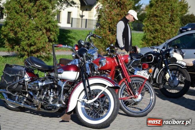 Zdjęcie w galerii na portalu naszraciborz.pl: Miłośniczki i miłośnicy oldtimerów kończą sezon w Zabełkowie wiadomości z regionu