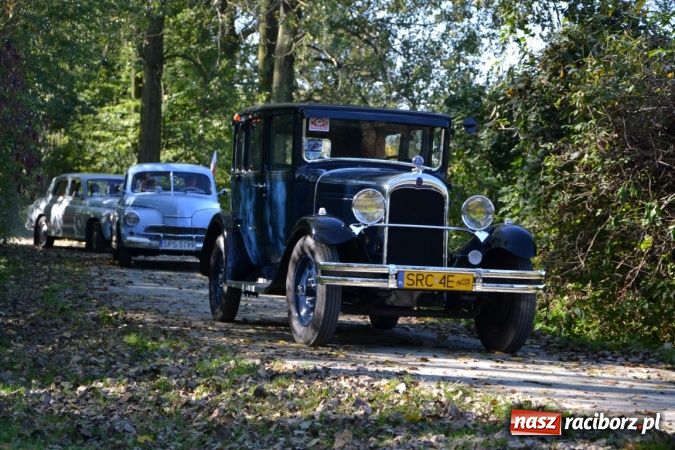 Zdjęcie w galerii na portalu naszraciborz.pl: Miłośniczki i miłośnicy oldtimerów kończą sezon w Zabełkowie wiadomości z regionu