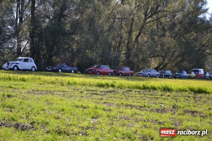 Zdjęcie w galerii na portalu naszraciborz.pl: Miłośniczki i miłośnicy oldtimerów kończą sezon w Zabełkowie wiadomości z regionu