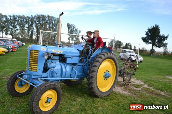 Zdjęcie w galerii na portalu naszraciborz.pl: Miłośniczki i miłośnicy oldtimerów kończą sezon w Zabełkowie wiadomości z regionu
