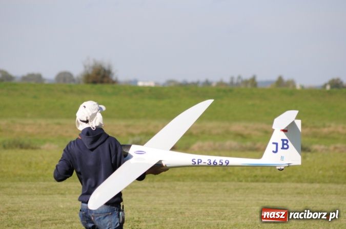 Zdjęcie w galerii na portalu naszraciborz.pl: Wielkie latanie nad Ulgą wiadomości z regionu