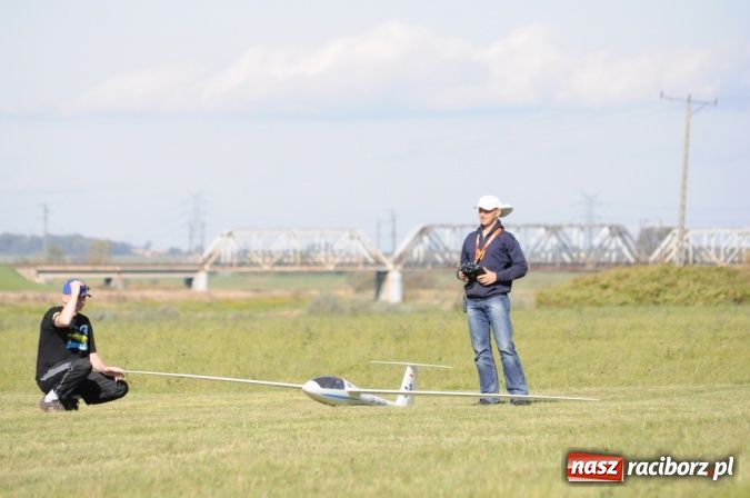 Zdjęcie w galerii na portalu naszraciborz.pl: Wielkie latanie nad Ulgą wiadomości z regionu