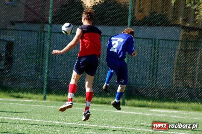 Zdjęcie w galerii na portalu naszraciborz.pl: Puchar prezesa trafił do Hurtowni wiadomości z regionu