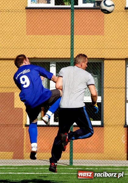 Zdjęcie w galerii na portalu naszraciborz.pl: Puchar prezesa trafił do Hurtowni wiadomości z regionu