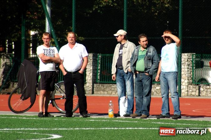 Zdjęcie w galerii na portalu naszraciborz.pl: Puchar prezesa trafił do Hurtowni wiadomości z regionu