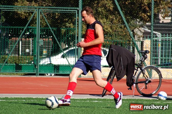 Zdjęcie w galerii na portalu naszraciborz.pl: Puchar prezesa trafił do Hurtowni wiadomości z regionu