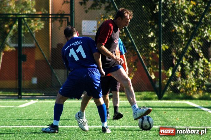 Zdjęcie w galerii na portalu naszraciborz.pl: Puchar prezesa trafił do Hurtowni wiadomości z regionu