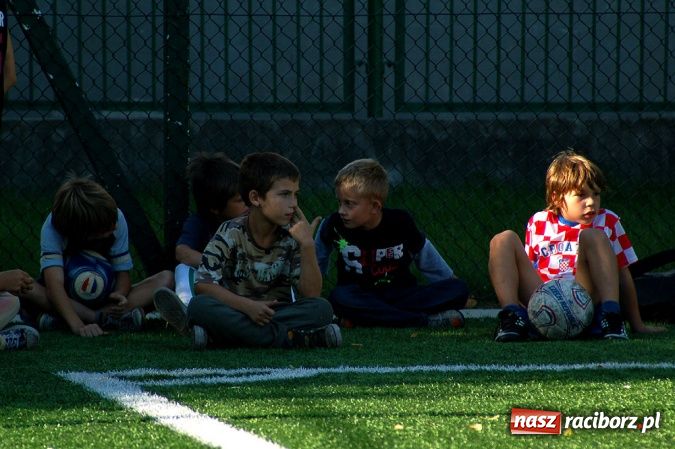 Zdjęcie w galerii na portalu naszraciborz.pl: Puchar prezesa trafił do Hurtowni wiadomości z regionu