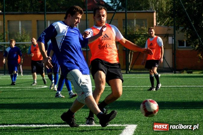 Zdjęcie w galerii na portalu naszraciborz.pl: Puchar prezesa trafił do Hurtowni wiadomości z regionu