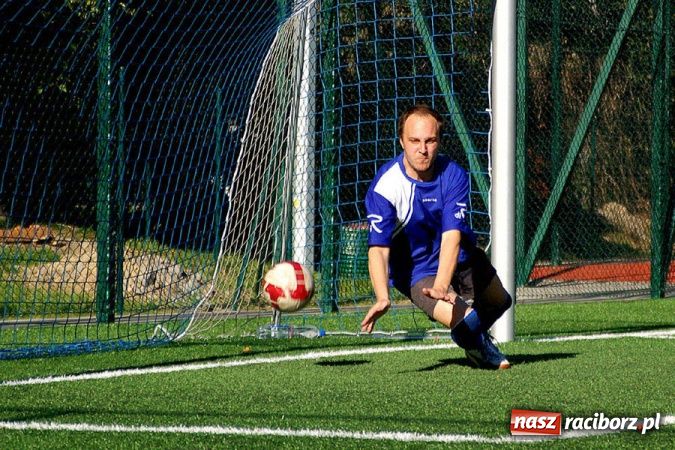 Zdjęcie w galerii na portalu naszraciborz.pl: Puchar prezesa trafił do Hurtowni wiadomości z regionu