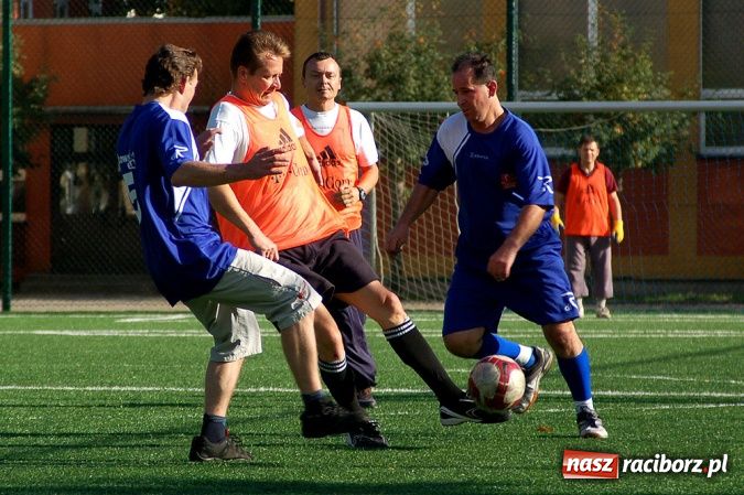 Zdjęcie w galerii na portalu naszraciborz.pl: Puchar prezesa trafił do Hurtowni wiadomości z regionu