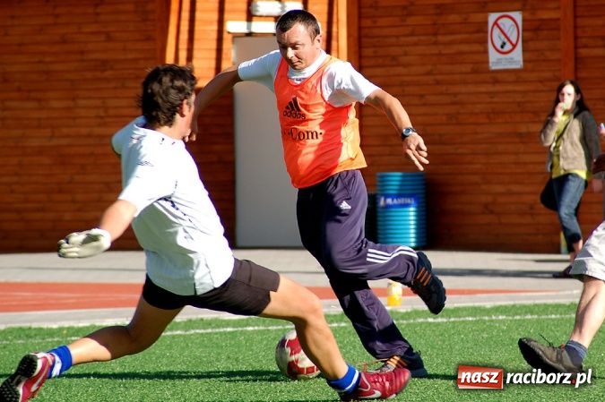 Zdjęcie w galerii na portalu naszraciborz.pl: Puchar prezesa trafił do Hurtowni wiadomości z regionu