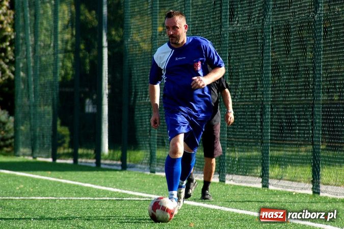 Zdjęcie w galerii na portalu naszraciborz.pl: Puchar prezesa trafił do Hurtowni wiadomości z regionu