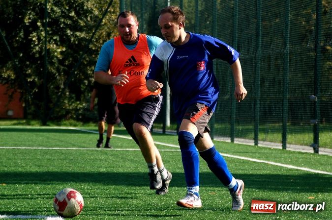 Zdjęcie w galerii na portalu naszraciborz.pl: Puchar prezesa trafił do Hurtowni wiadomości z regionu