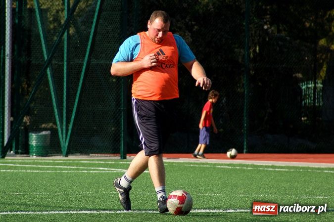 Zdjęcie w galerii na portalu naszraciborz.pl: Puchar prezesa trafił do Hurtowni wiadomości z regionu