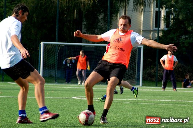 Zdjęcie w galerii na portalu naszraciborz.pl: Puchar prezesa trafił do Hurtowni wiadomości z regionu