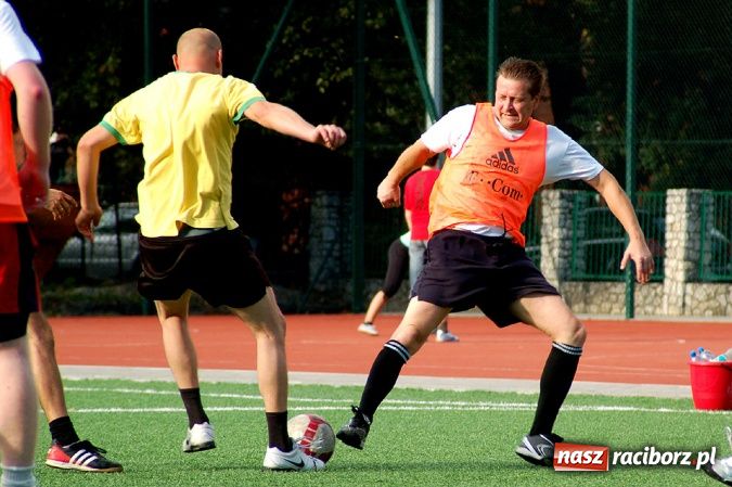 Zdjęcie w galerii na portalu naszraciborz.pl: Puchar prezesa trafił do Hurtowni wiadomości z regionu