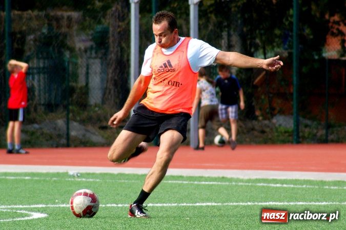 Zdjęcie w galerii na portalu naszraciborz.pl: Puchar prezesa trafił do Hurtowni wiadomości z regionu