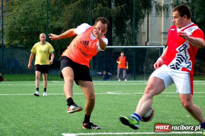 Zdjęcie w galerii na portalu naszraciborz.pl: Puchar prezesa trafił do Hurtowni wiadomości z regionu