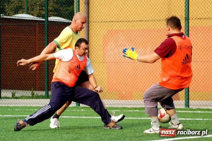 Zdjęcie w galerii na portalu naszraciborz.pl: Puchar prezesa trafił do Hurtowni wiadomości z regionu