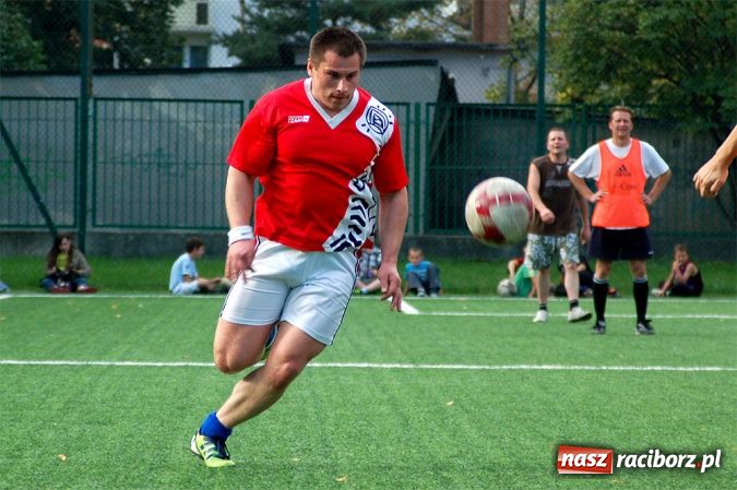 Zdjęcie w galerii na portalu naszraciborz.pl: Puchar prezesa trafił do Hurtowni wiadomości z regionu