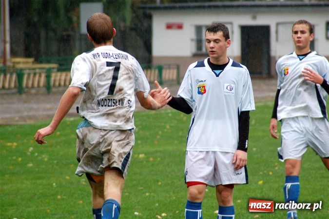 Zdjęcie w galerii na portalu naszraciborz.pl: Deszczowa kanonada Odry wiadomości z regionu