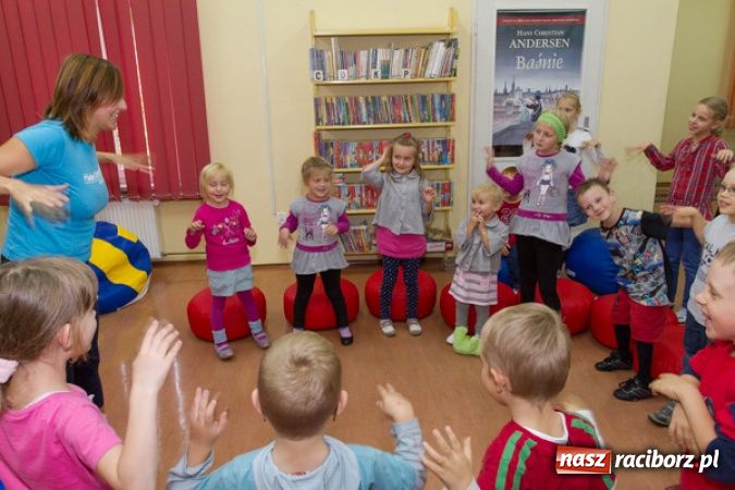 Zdjęcie w galerii na portalu naszraciborz.pl: Cała Polska czyta dzieciom po angielsku wiadomości z regionu