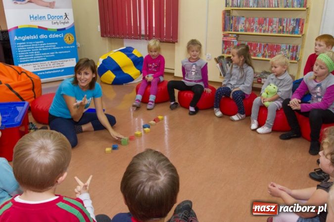 Zdjęcie w galerii na portalu naszraciborz.pl: Cała Polska czyta dzieciom po angielsku wiadomości z regionu