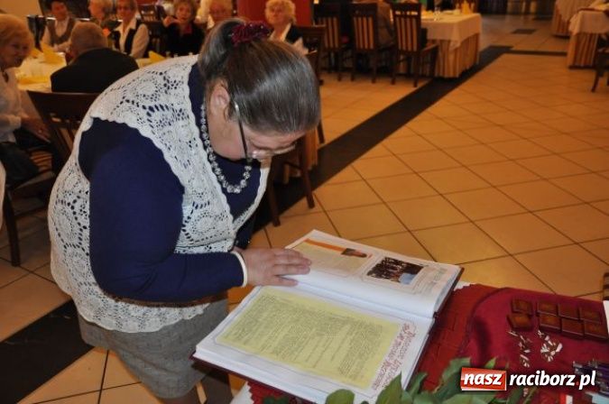 Zdjęcie w galerii na portalu naszraciborz.pl: Nauczyciele seniorzy z Związku Nauczycielstwa Polskiego świętują w Raciborskiej wiadomości z regionu