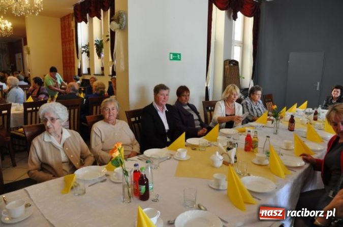 Zdjęcie w galerii na portalu naszraciborz.pl: Nauczyciele seniorzy z Związku Nauczycielstwa Polskiego świętują w Raciborskiej wiadomości z regionu