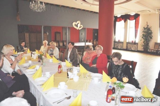 Zdjęcie w galerii na portalu naszraciborz.pl: Nauczyciele seniorzy z Związku Nauczycielstwa Polskiego świętują w Raciborskiej wiadomości z regionu