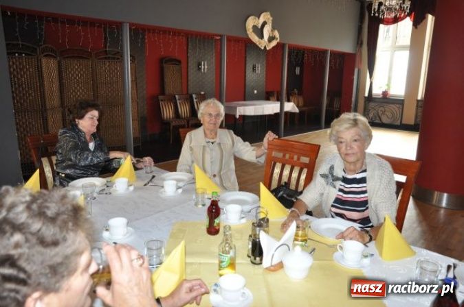 Zdjęcie w galerii na portalu naszraciborz.pl: Nauczyciele seniorzy z Związku Nauczycielstwa Polskiego świętują w Raciborskiej wiadomości z regionu
