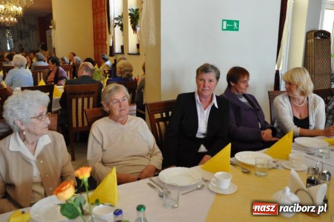 Zdjęcie w galerii na portalu naszraciborz.pl: Nauczyciele seniorzy z Związku Nauczycielstwa Polskiego świętują w Raciborskiej wiadomości z regionu