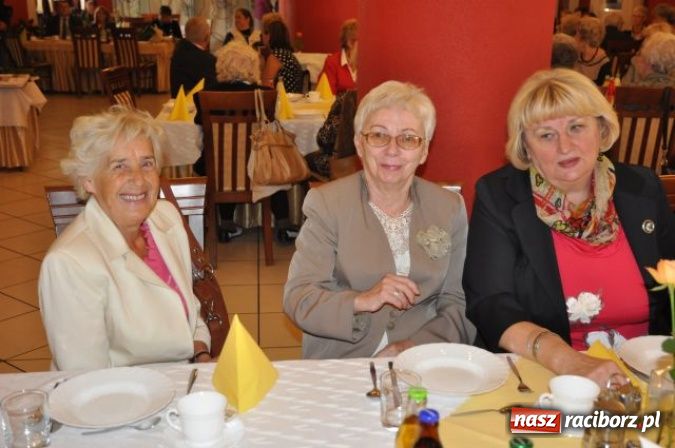 Zdjęcie w galerii na portalu naszraciborz.pl: Nauczyciele seniorzy z Związku Nauczycielstwa Polskiego świętują w Raciborskiej wiadomości z regionu