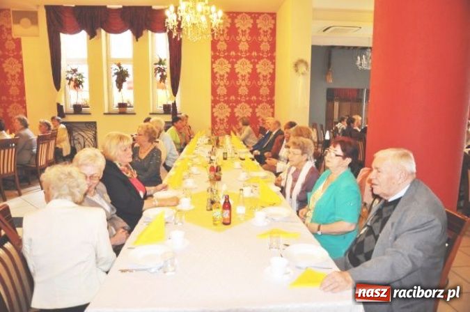 Zdjęcie w galerii na portalu naszraciborz.pl: Nauczyciele seniorzy z Związku Nauczycielstwa Polskiego świętują w Raciborskiej wiadomości z regionu