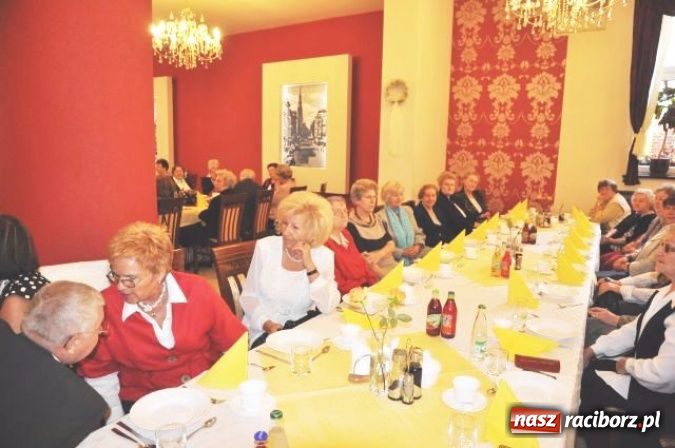 Zdjęcie w galerii na portalu naszraciborz.pl: Nauczyciele seniorzy z Związku Nauczycielstwa Polskiego świętują w Raciborskiej wiadomości z regionu