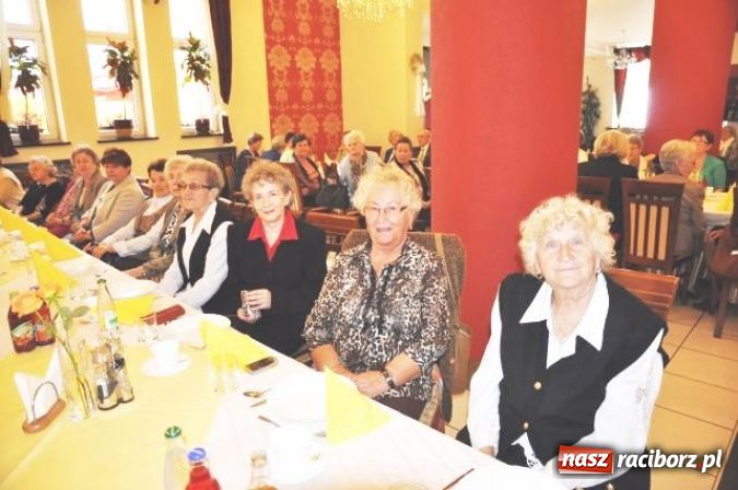 Zdjęcie w galerii na portalu naszraciborz.pl: Nauczyciele seniorzy z Związku Nauczycielstwa Polskiego świętują w Raciborskiej wiadomości z regionu