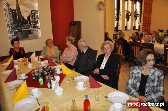 Zdjęcie w galerii na portalu naszraciborz.pl: Nauczyciele seniorzy z Związku Nauczycielstwa Polskiego świętują w Raciborskiej wiadomości z regionu