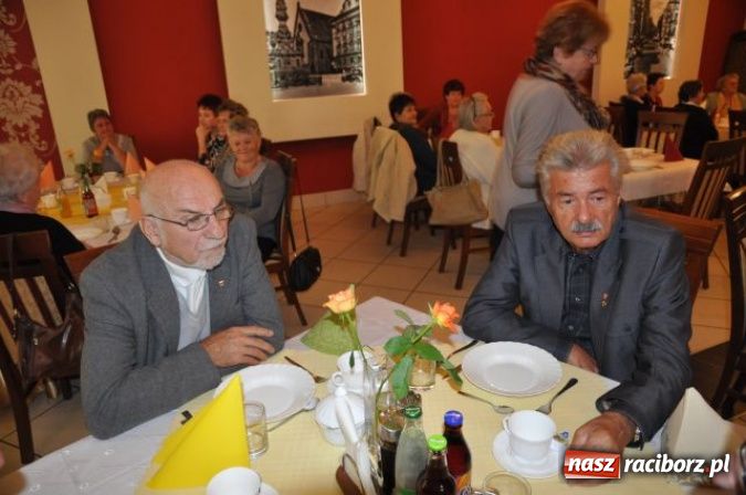Zdjęcie w galerii na portalu naszraciborz.pl: Nauczyciele seniorzy z Związku Nauczycielstwa Polskiego świętują w Raciborskiej wiadomości z regionu