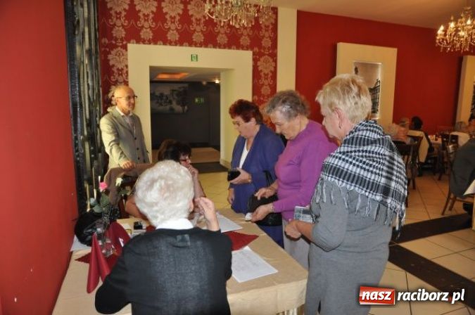 Zdjęcie w galerii na portalu naszraciborz.pl: Nauczyciele seniorzy z Związku Nauczycielstwa Polskiego świętują w Raciborskiej wiadomości z regionu