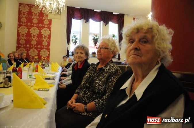Zdjęcie w galerii na portalu naszraciborz.pl: Nauczyciele seniorzy z Związku Nauczycielstwa Polskiego świętują w Raciborskiej wiadomości z regionu