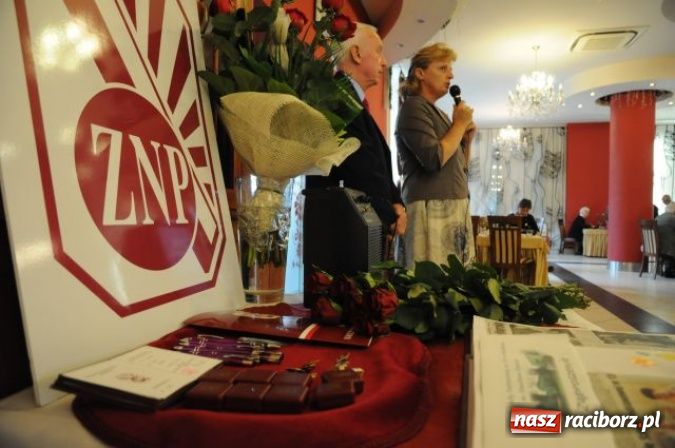 Zdjęcie w galerii na portalu naszraciborz.pl: Nauczyciele seniorzy z Związku Nauczycielstwa Polskiego świętują w Raciborskiej wiadomości z regionu