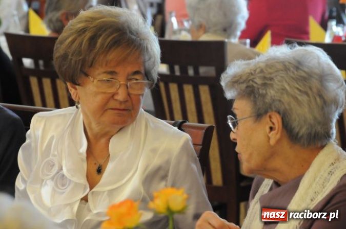 Zdjęcie w galerii na portalu naszraciborz.pl: Nauczyciele seniorzy z Związku Nauczycielstwa Polskiego świętują w Raciborskiej wiadomości z regionu
