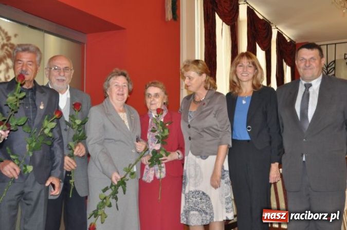 Zdjęcie w galerii na portalu naszraciborz.pl: Nauczyciele seniorzy z Związku Nauczycielstwa Polskiego świętują w Raciborskiej wiadomości z regionu