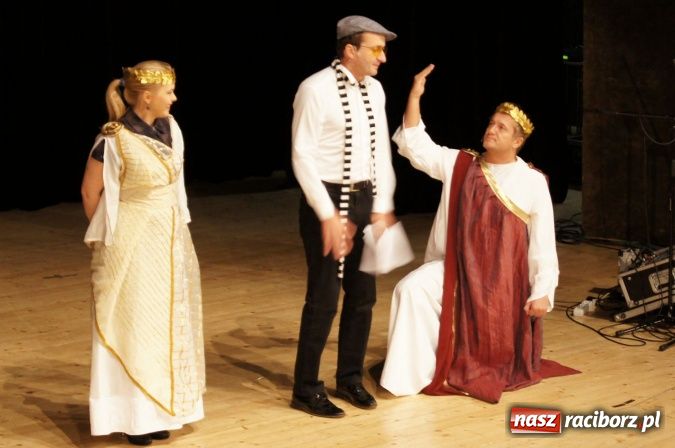 Zdjęcie w galerii na portalu naszraciborz.pl: Kabaret Moralnego Niepokoju bawił w RCK wiadomości z regionu