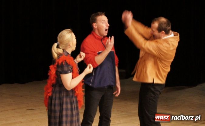 Zdjęcie w galerii na portalu naszraciborz.pl: Kabaret Moralnego Niepokoju bawił w RCK wiadomości z regionu