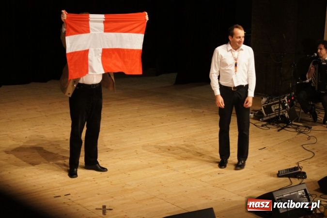 Zdjęcie w galerii na portalu naszraciborz.pl: Kabaret Moralnego Niepokoju bawił w RCK wiadomości z regionu