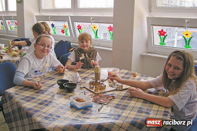 Zdjęcie w galerii na portalu naszraciborz.pl: Wielkanocne warsztaty wiadomości z regionu