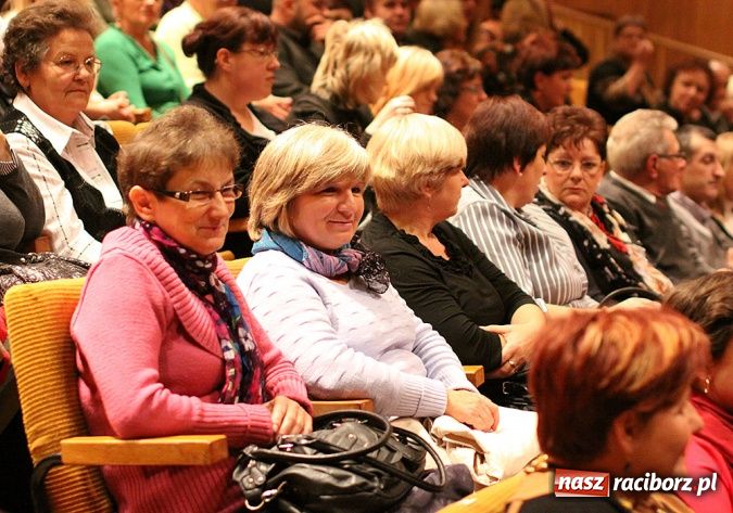 Zdjęcie w galerii na portalu naszraciborz.pl: Dieta cud - spektakl komediowy w Kuźni wiadomości z regionu